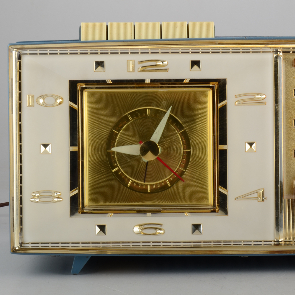 Vintage Bulova Clock Radio