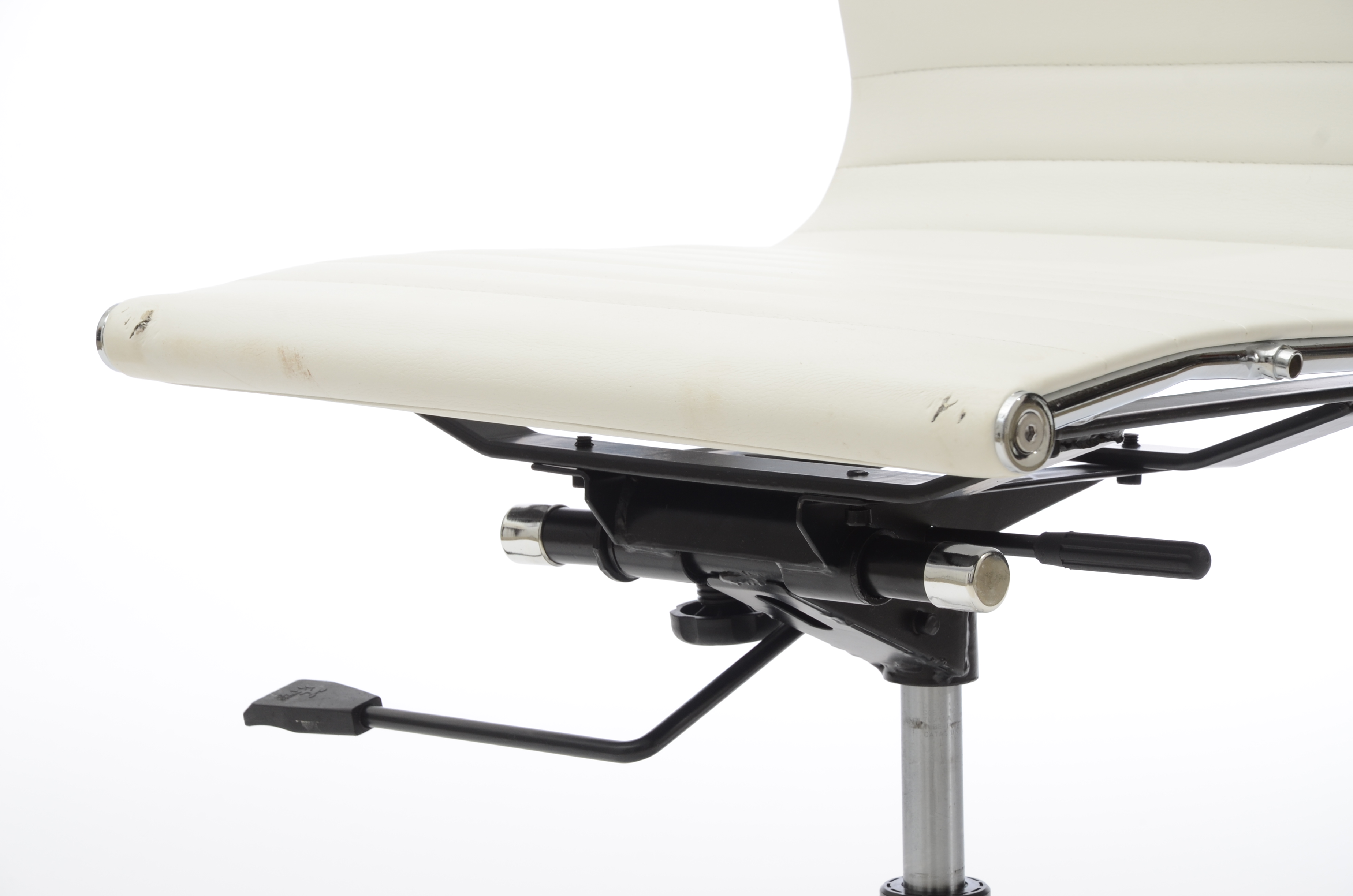 Ribbed White Leather Modern Desk Chair