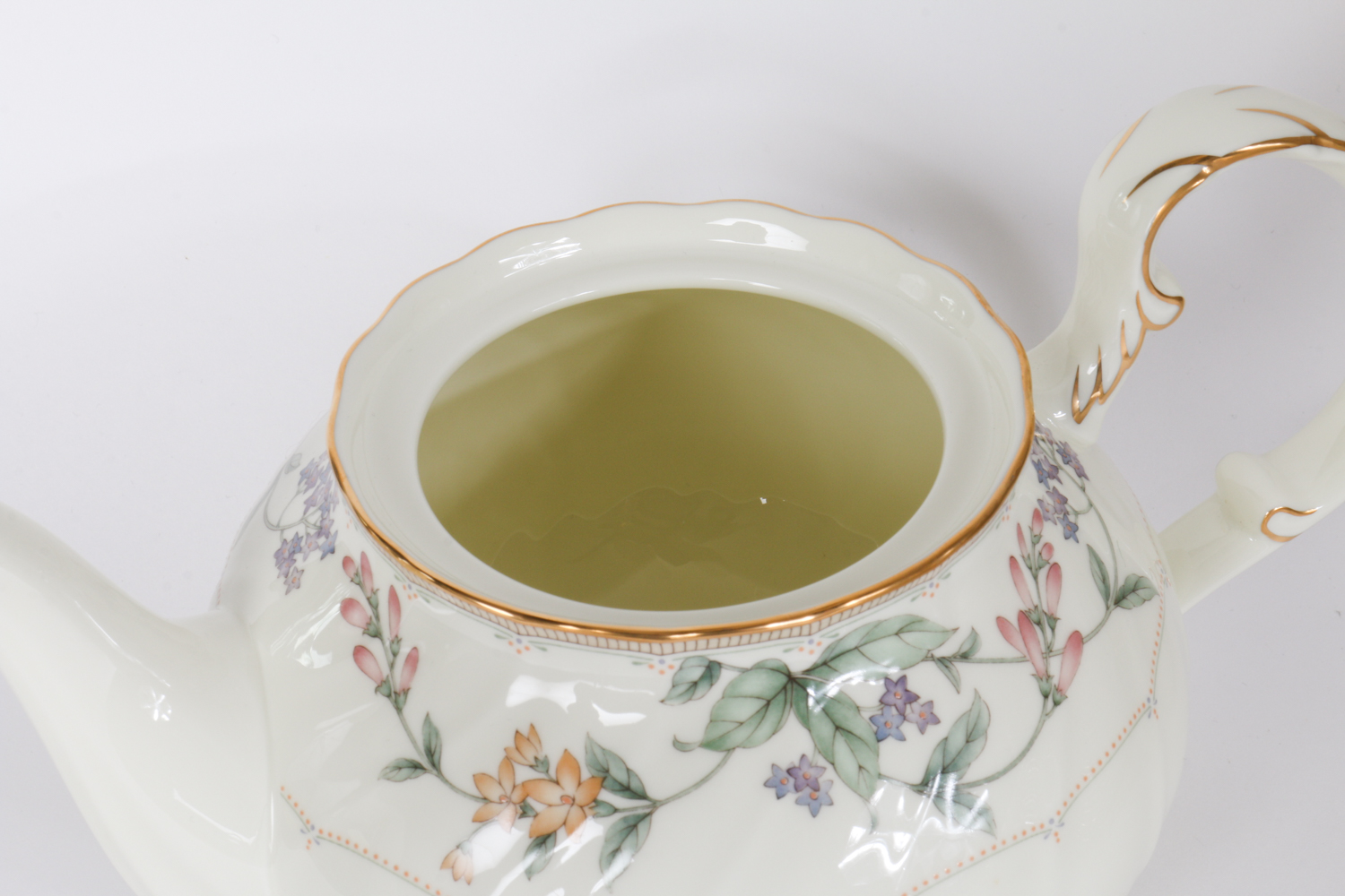 Noritake Brookhollow Bone China for Eight and Accessories