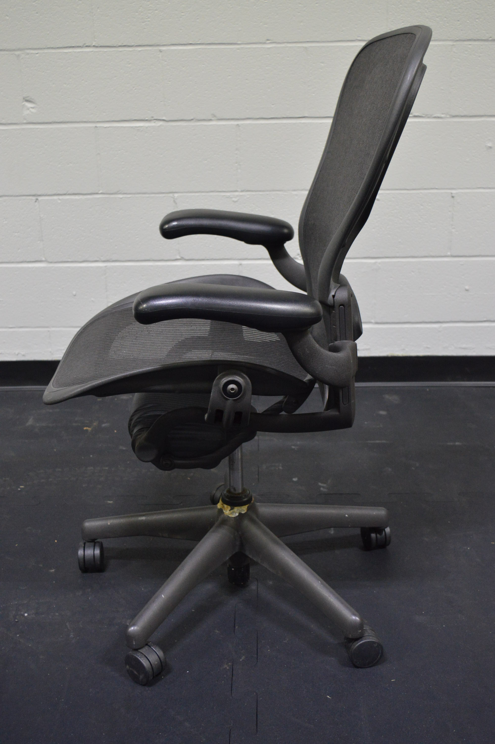 Herman Miller Aeron Rolling Office Chair