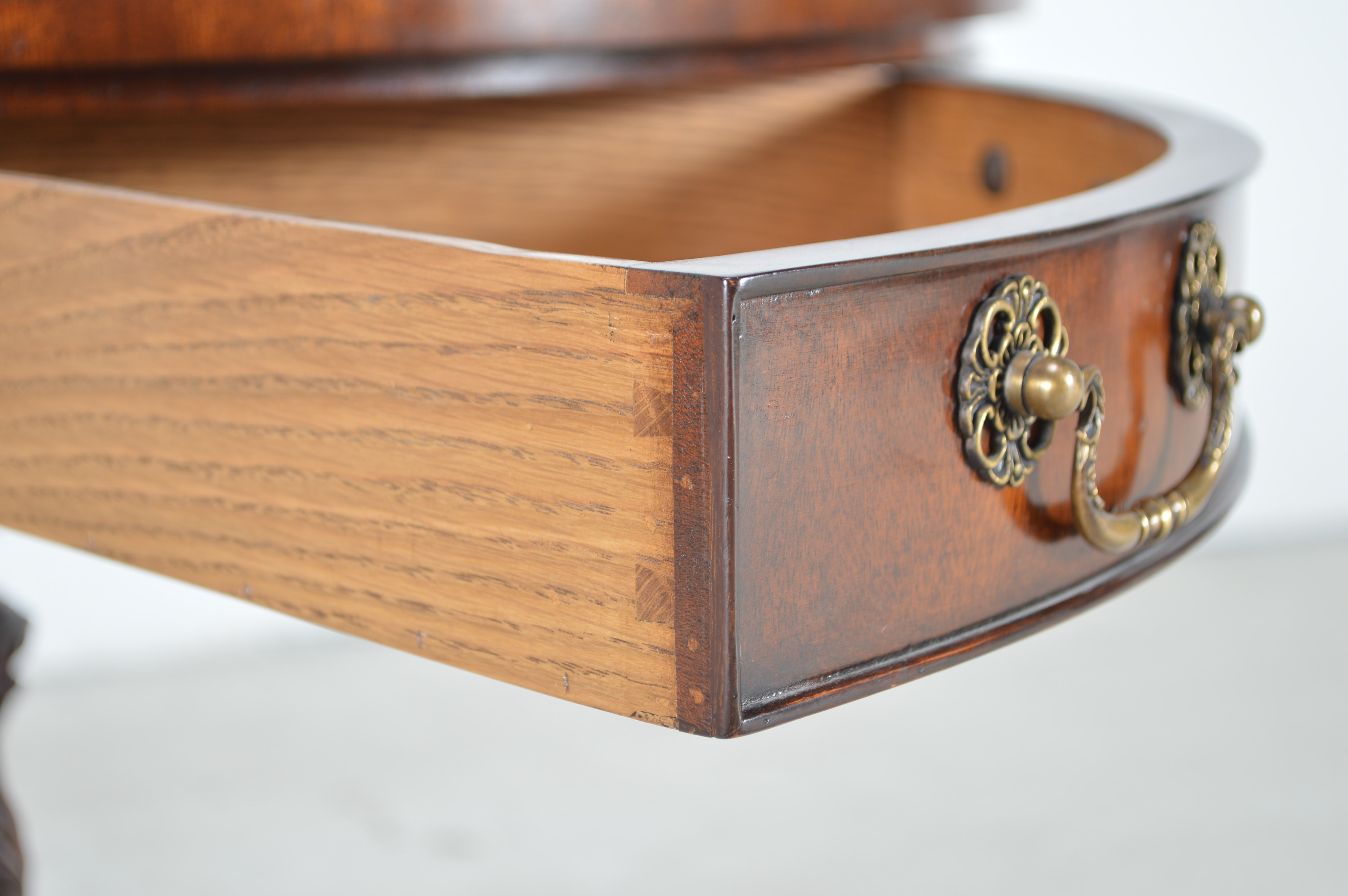 Lloyd Buxton Reproduction Georgian Style Pedestal Table