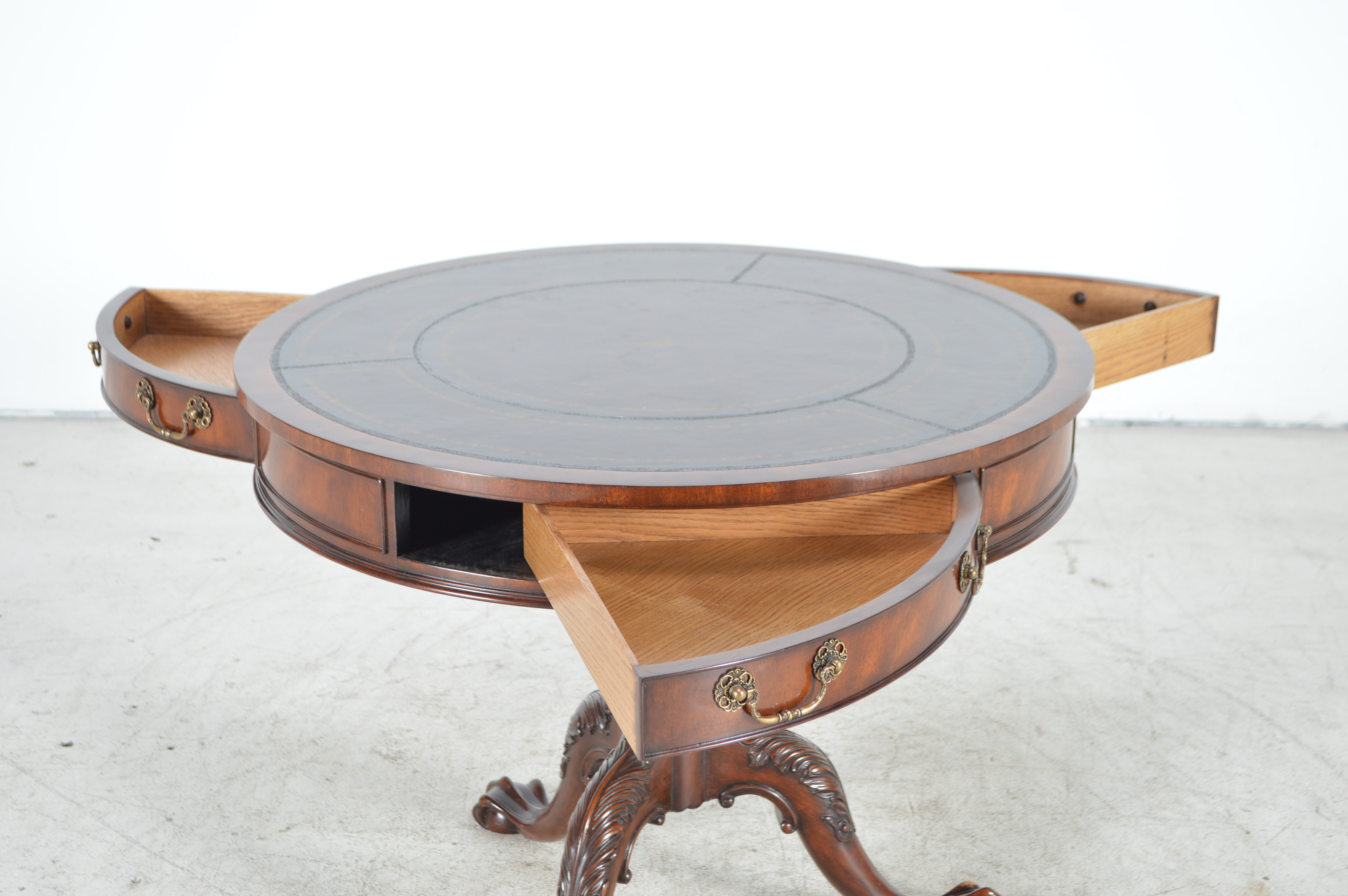 Lloyd Buxton Reproduction Georgian Style Pedestal Table