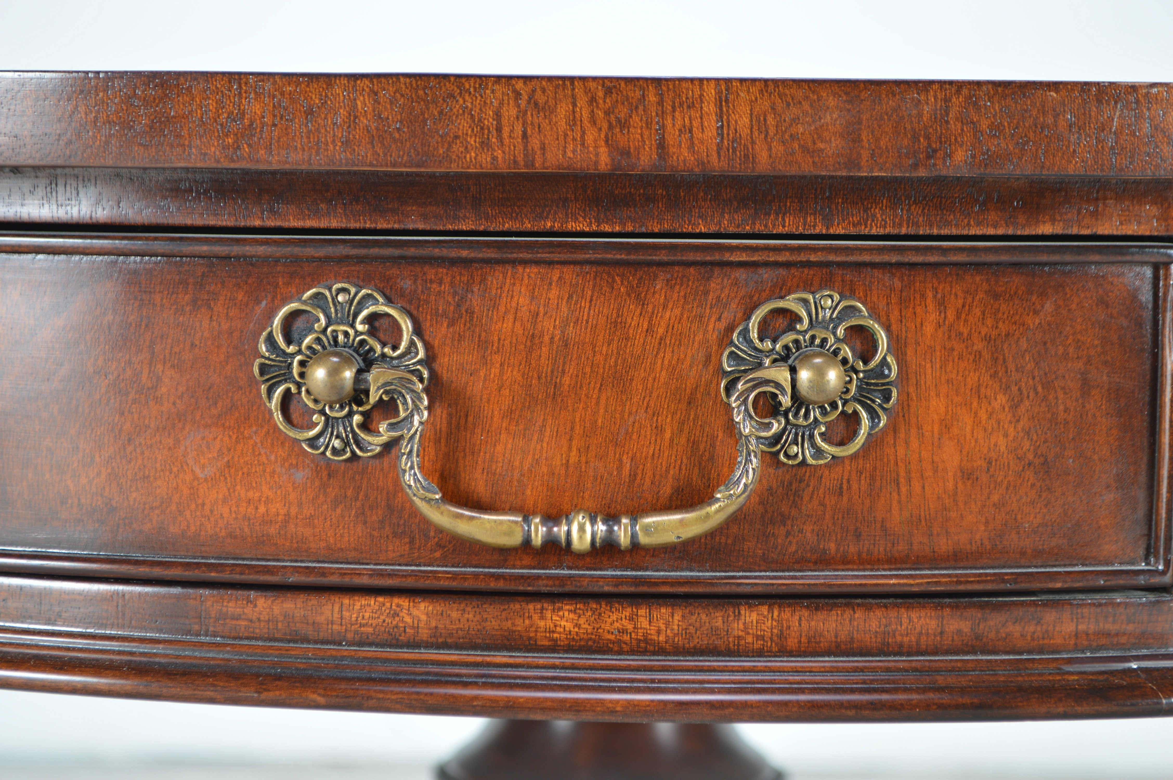 Lloyd Buxton Reproduction Georgian Style Pedestal Table