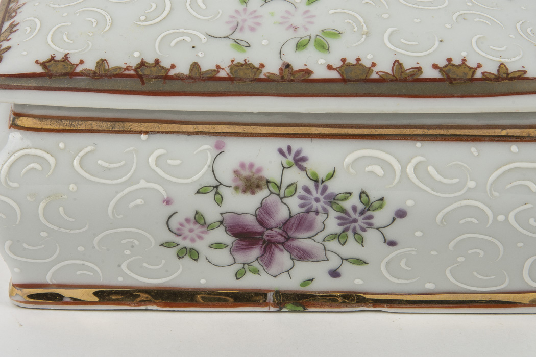 Vintage Decorative Ash Butler and Trays