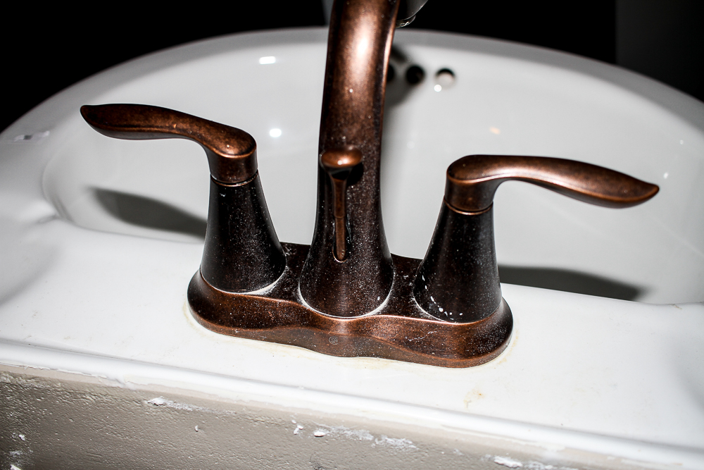 St. Thomas Creations "Eclipse" Pedestal Sink and Faucet