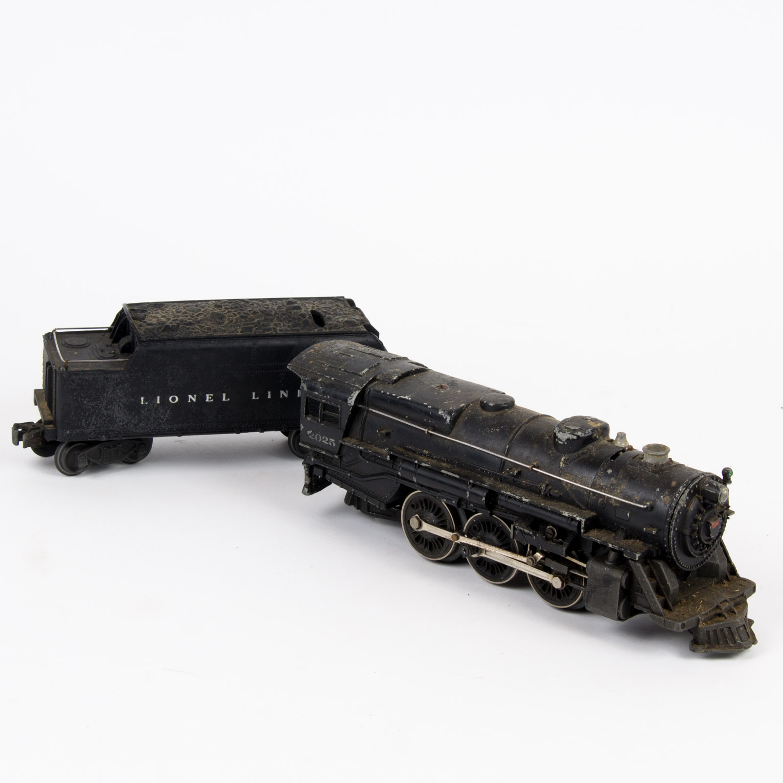 Vintage Lionel #2025 Steam Engine and #2466WX Tender Car