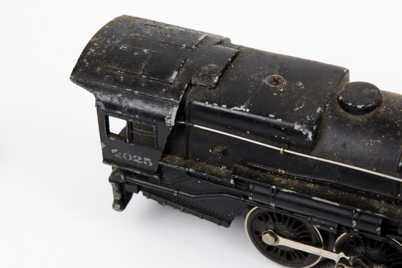 Vintage Lionel #2025 Steam Engine and #2466WX Tender Car
