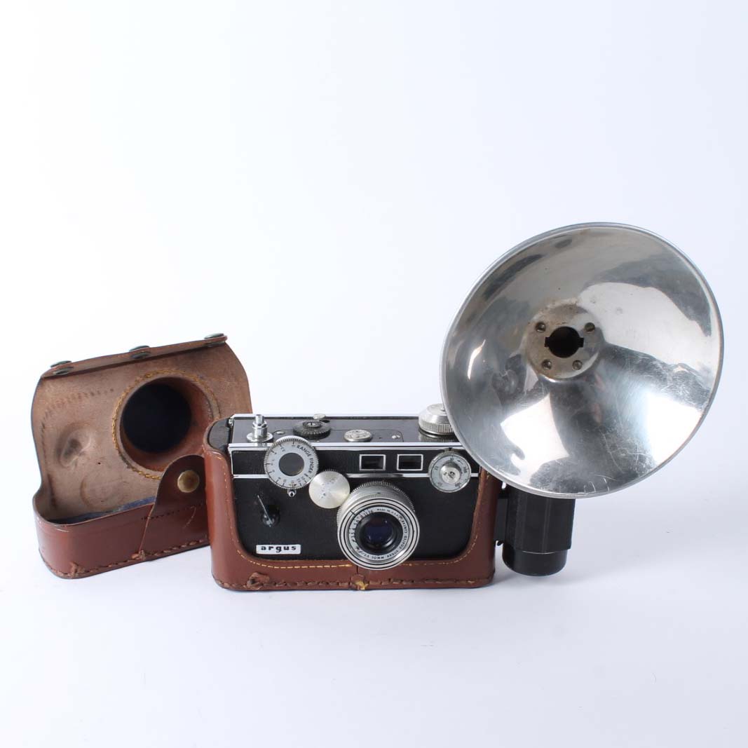 Circa 1950s 35mm Still Cameras Featuring Akarette II