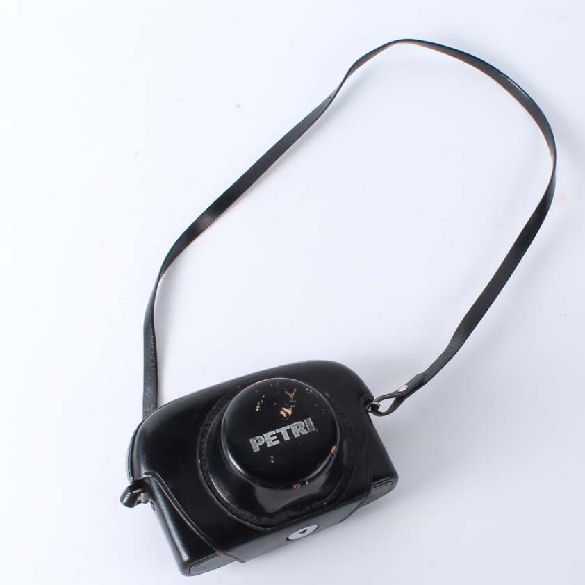 Circa 1950s 35mm Still Cameras Featuring Akarette II