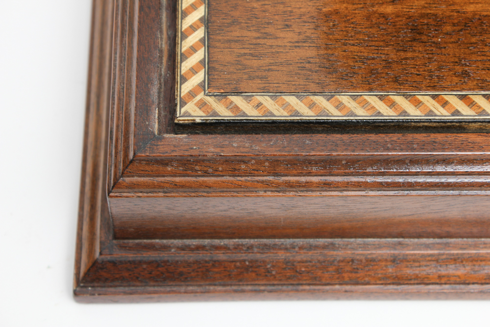 "Bath" Model Tugboat with Case and Book