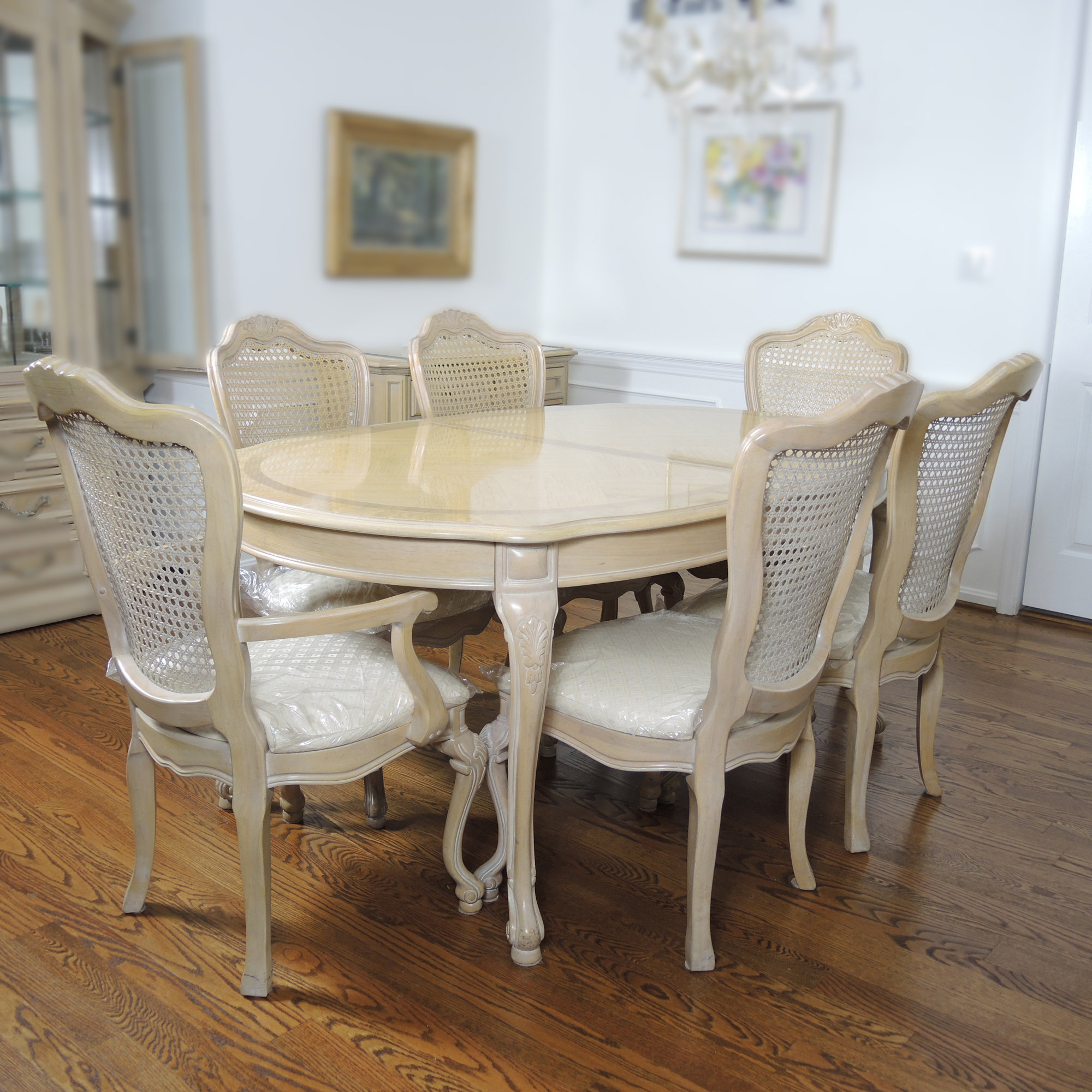 Thomasville French Provincial Style Dining Table and Six Chairs