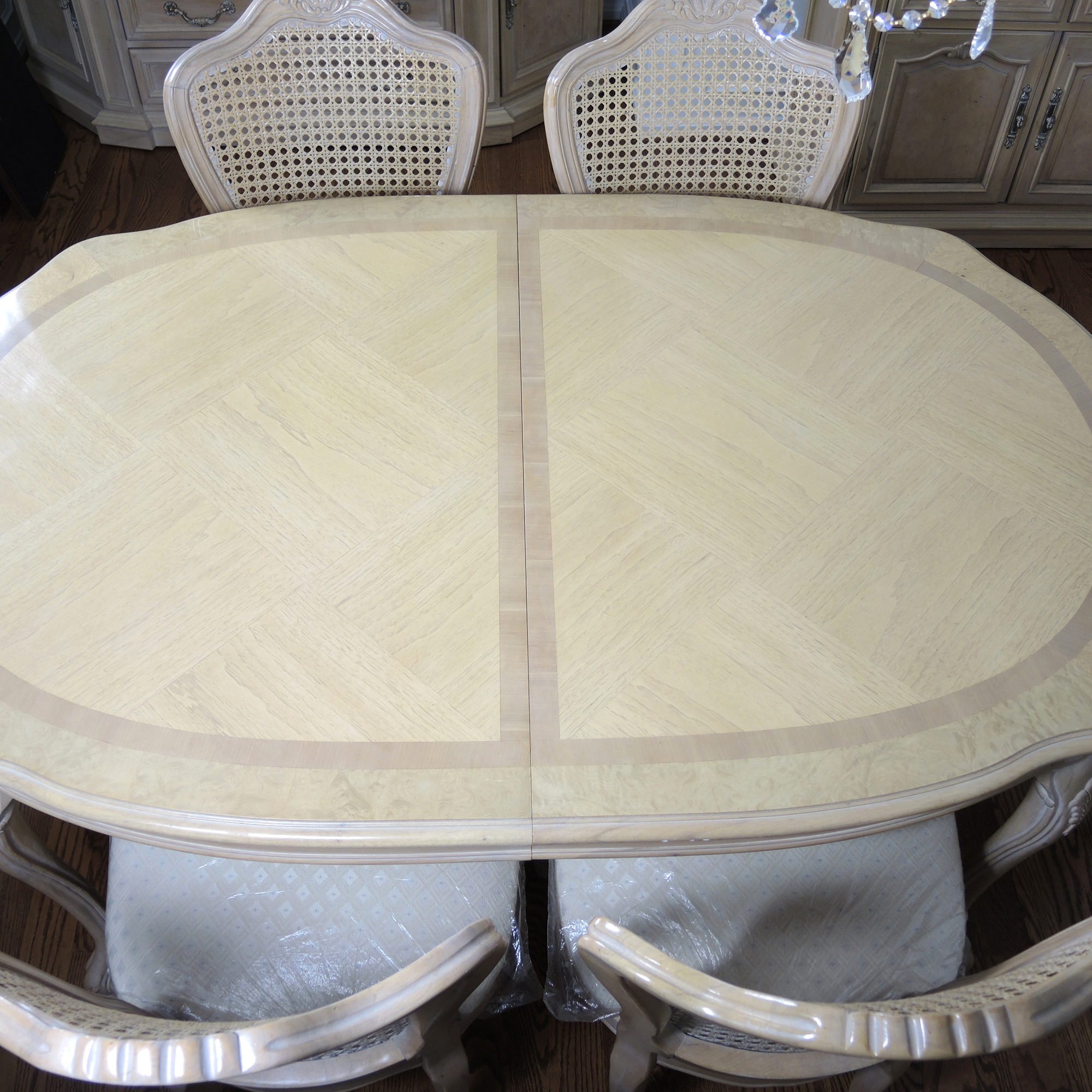 Thomasville French Provincial Style Dining Table and Six Chairs