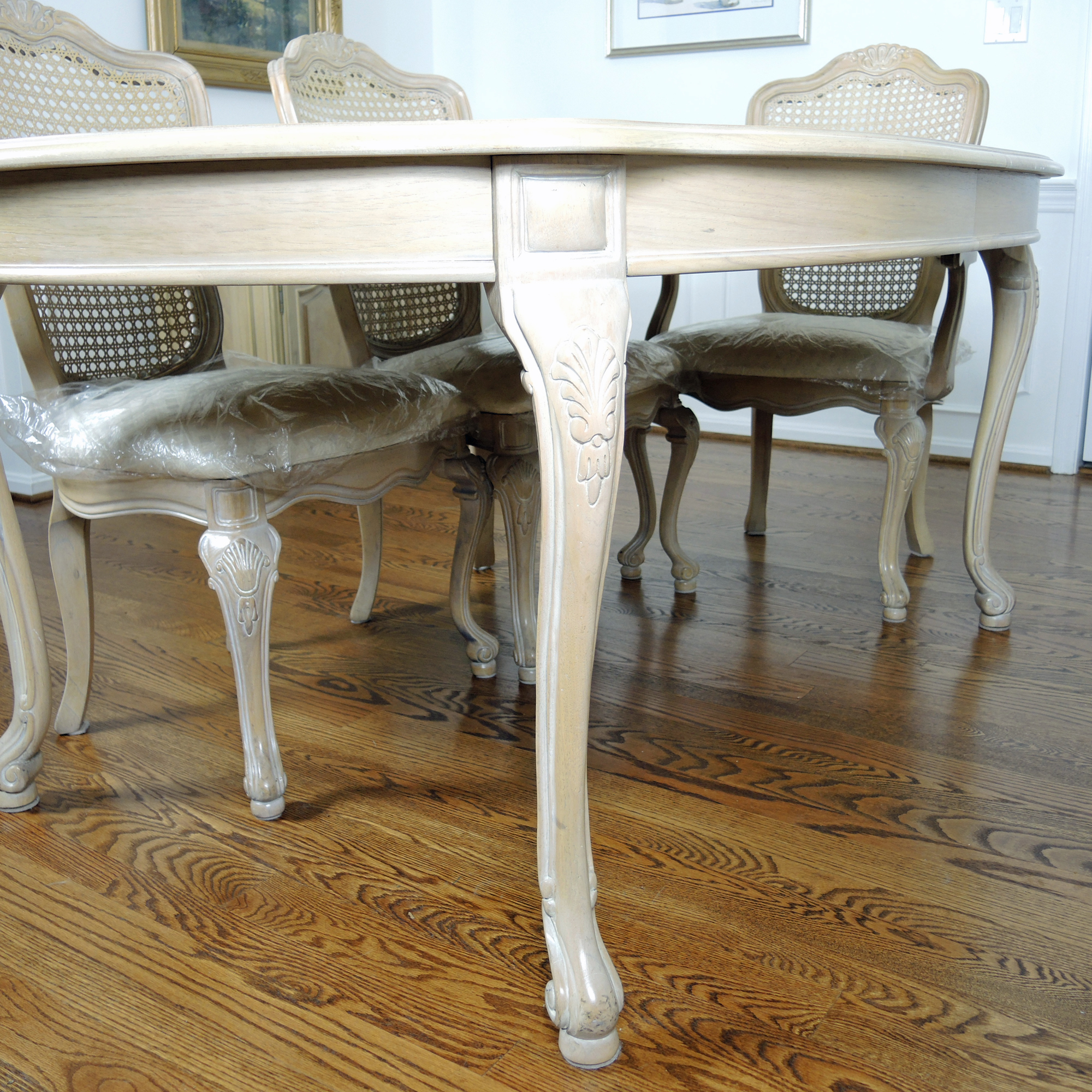 Thomasville French Provincial Style Dining Table and Six Chairs