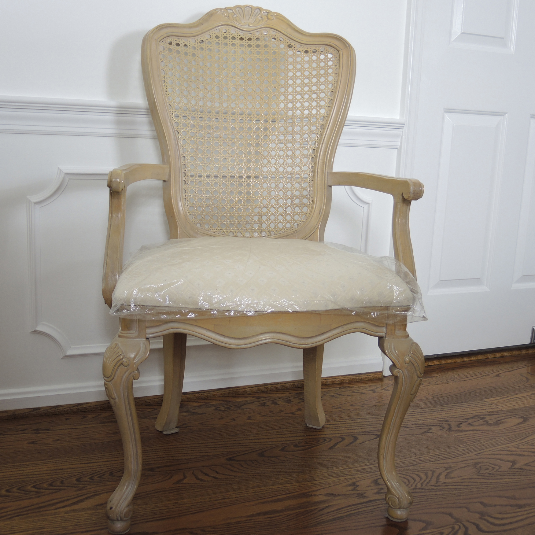 Thomasville French Provincial Style Dining Table and Six Chairs