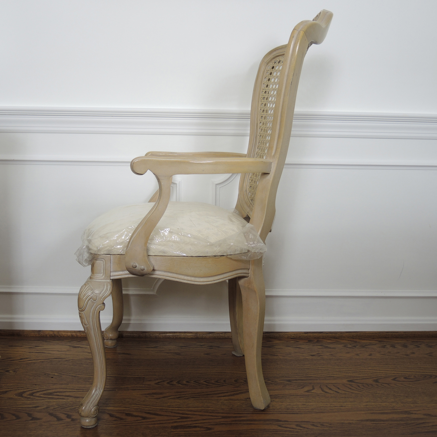 Thomasville French Provincial Style Dining Table and Six Chairs