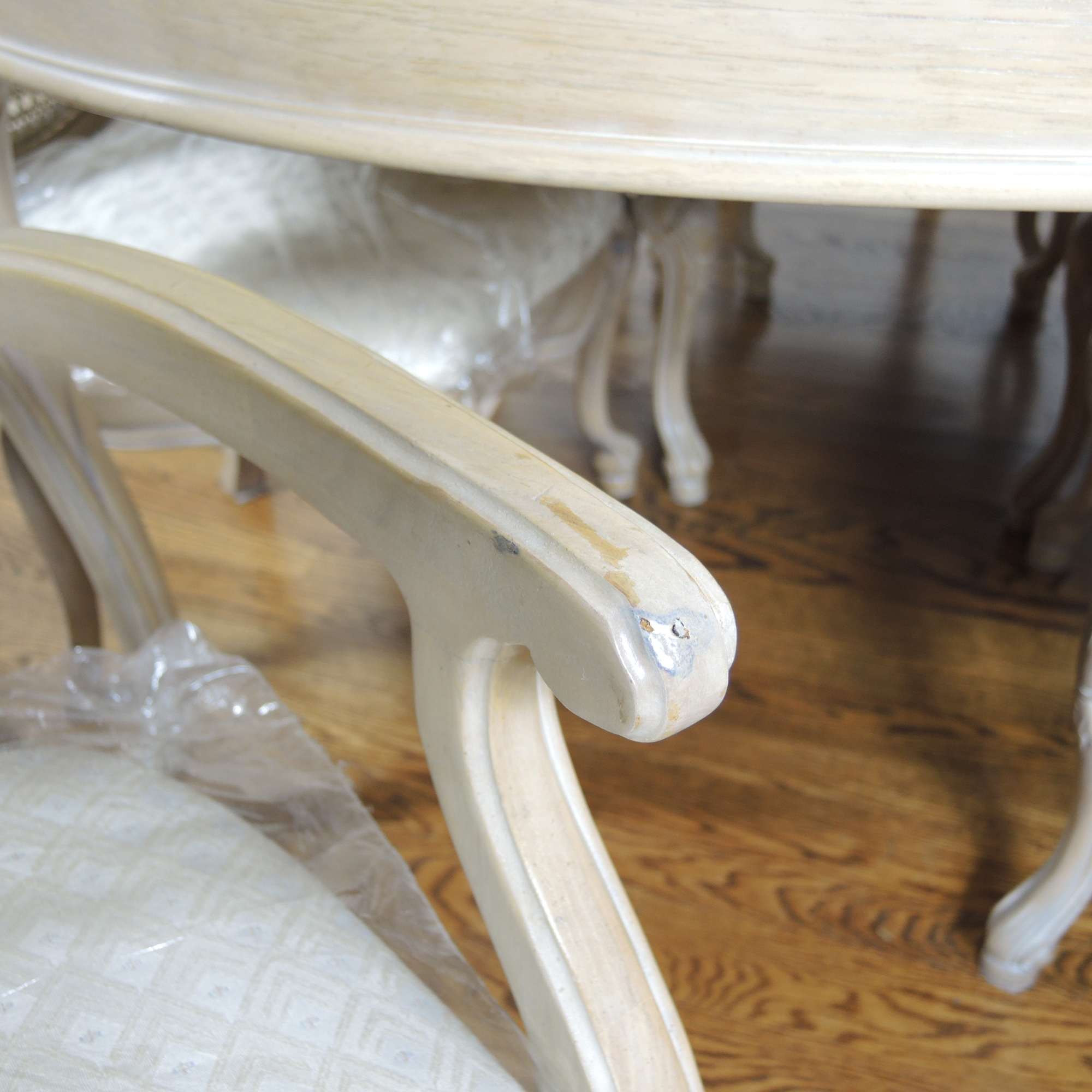 Thomasville French Provincial Style Dining Table and Six Chairs