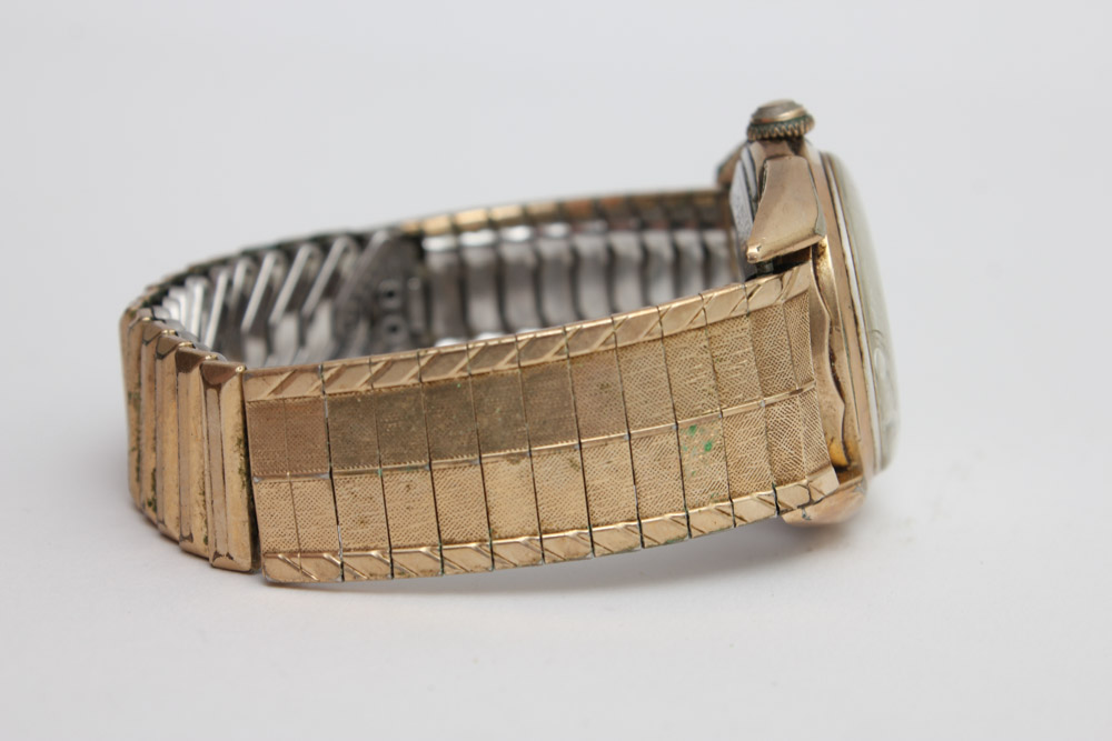 Man's Vintage Bulova 23 Jewel Self Winding Gold Tone Watch