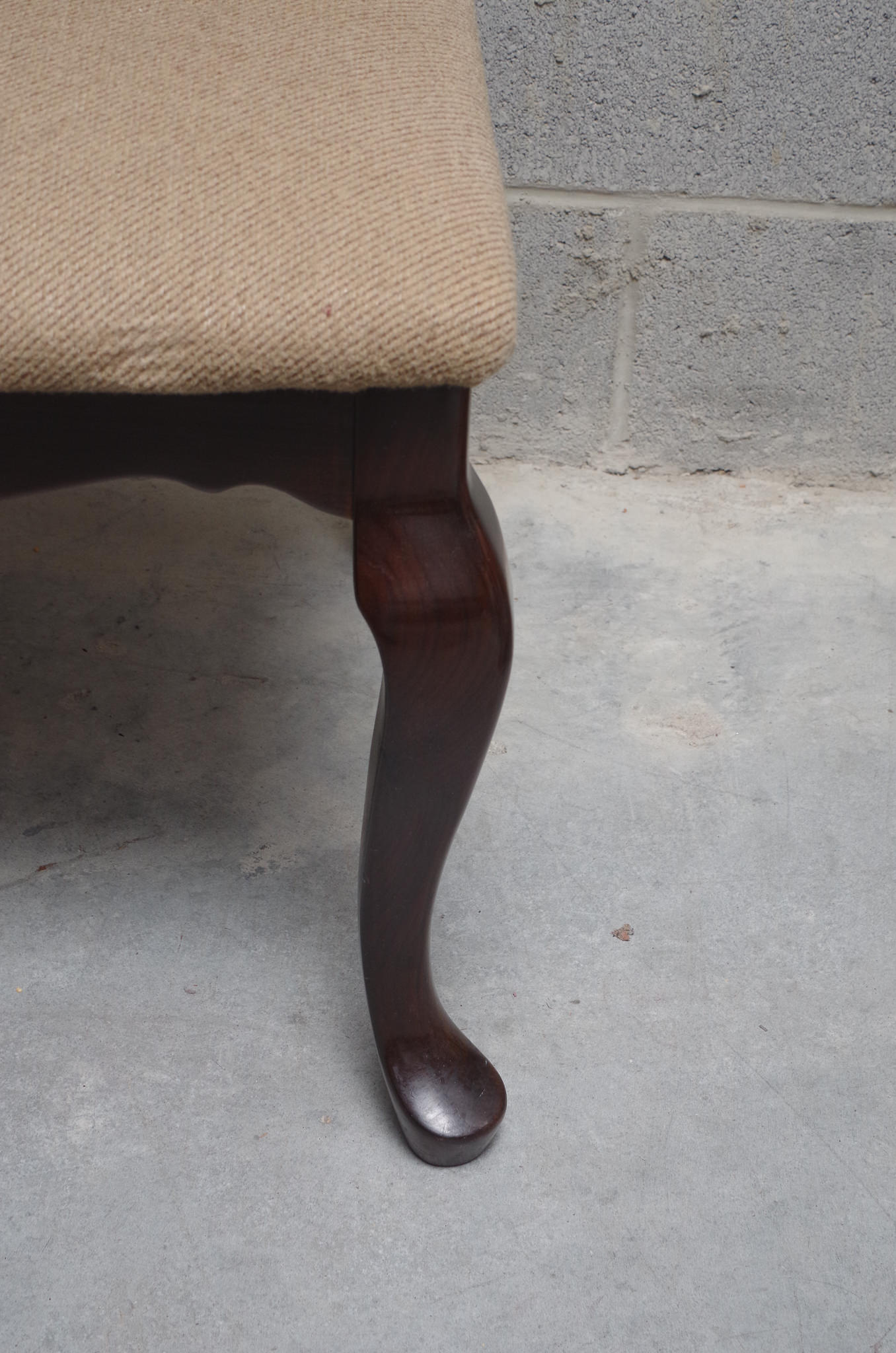 Queen Anne Style Oval Dining Table and Six Chairs