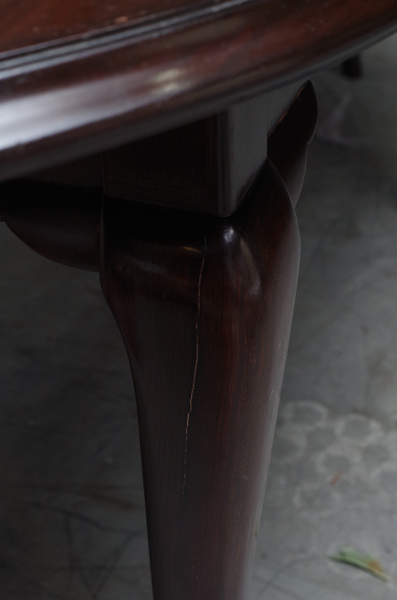 Queen Anne Style Oval Dining Table and Six Chairs