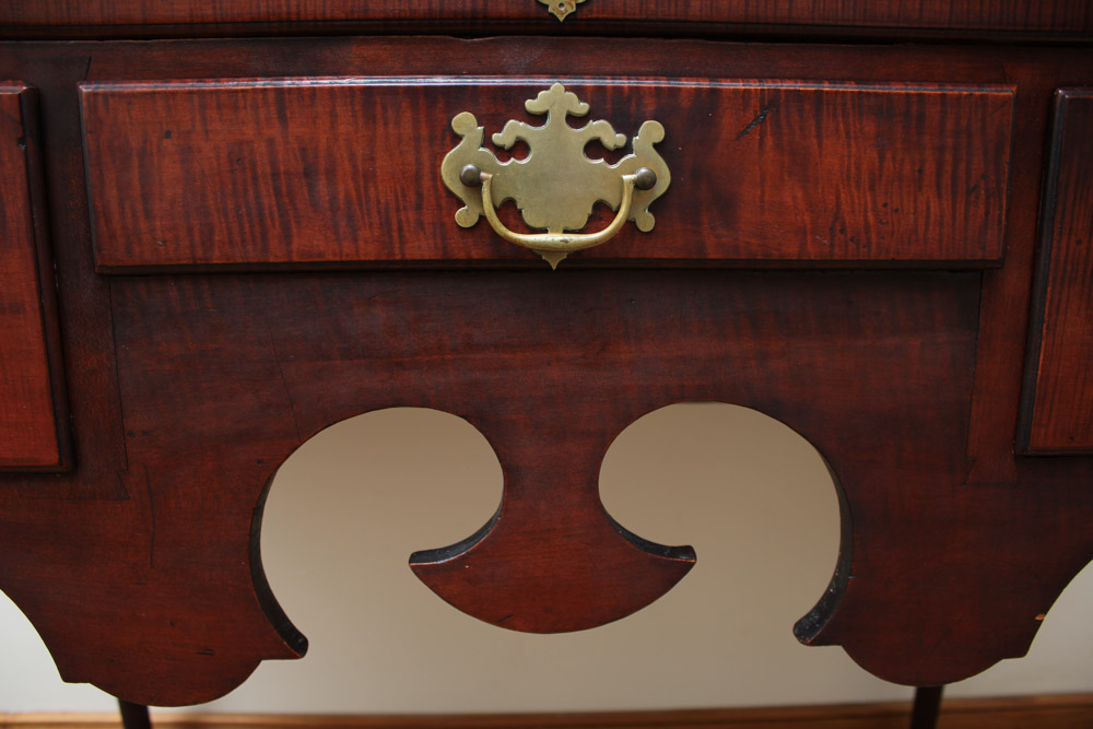 Mid 18th Century New England Queen Anne Dressing Table