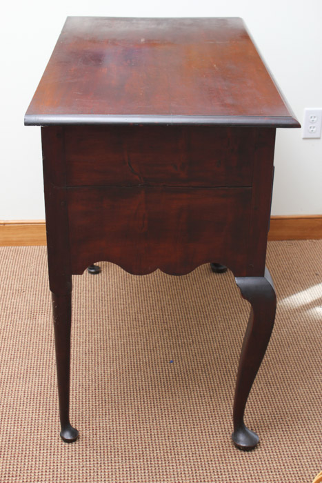 Mid 18th Century New England Queen Anne Dressing Table