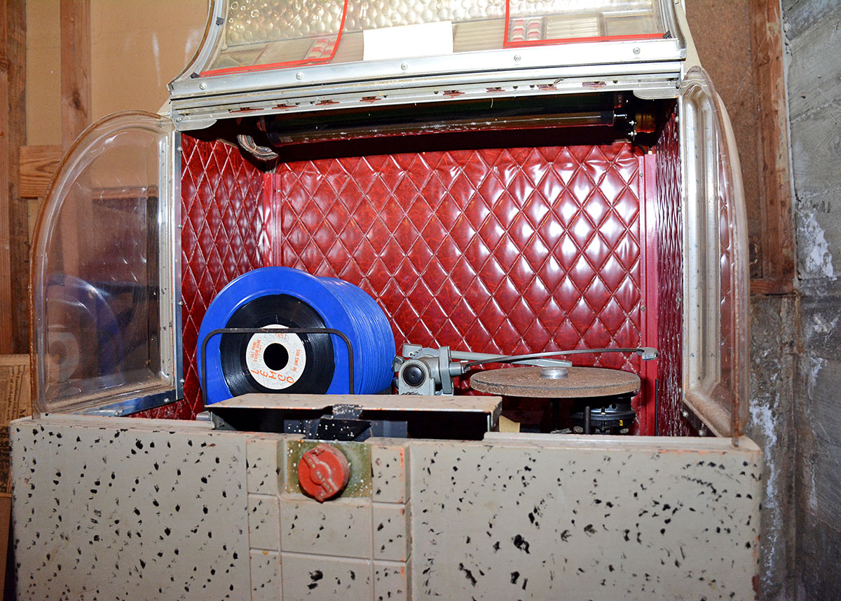 1951 AMI D-40 Jukebox