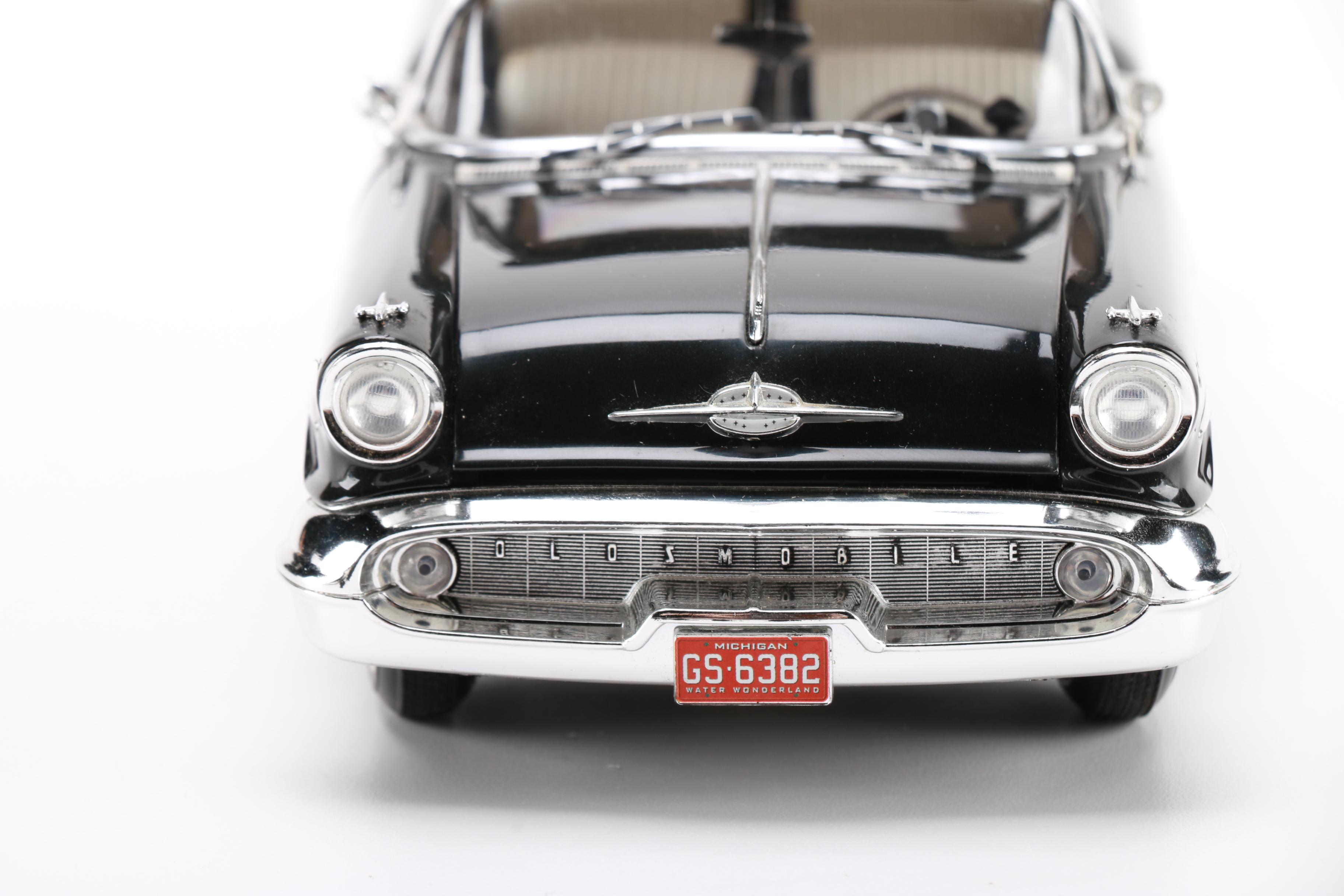 ERTL 1957 Oldsmobile Super 88 Die-Cast Cars