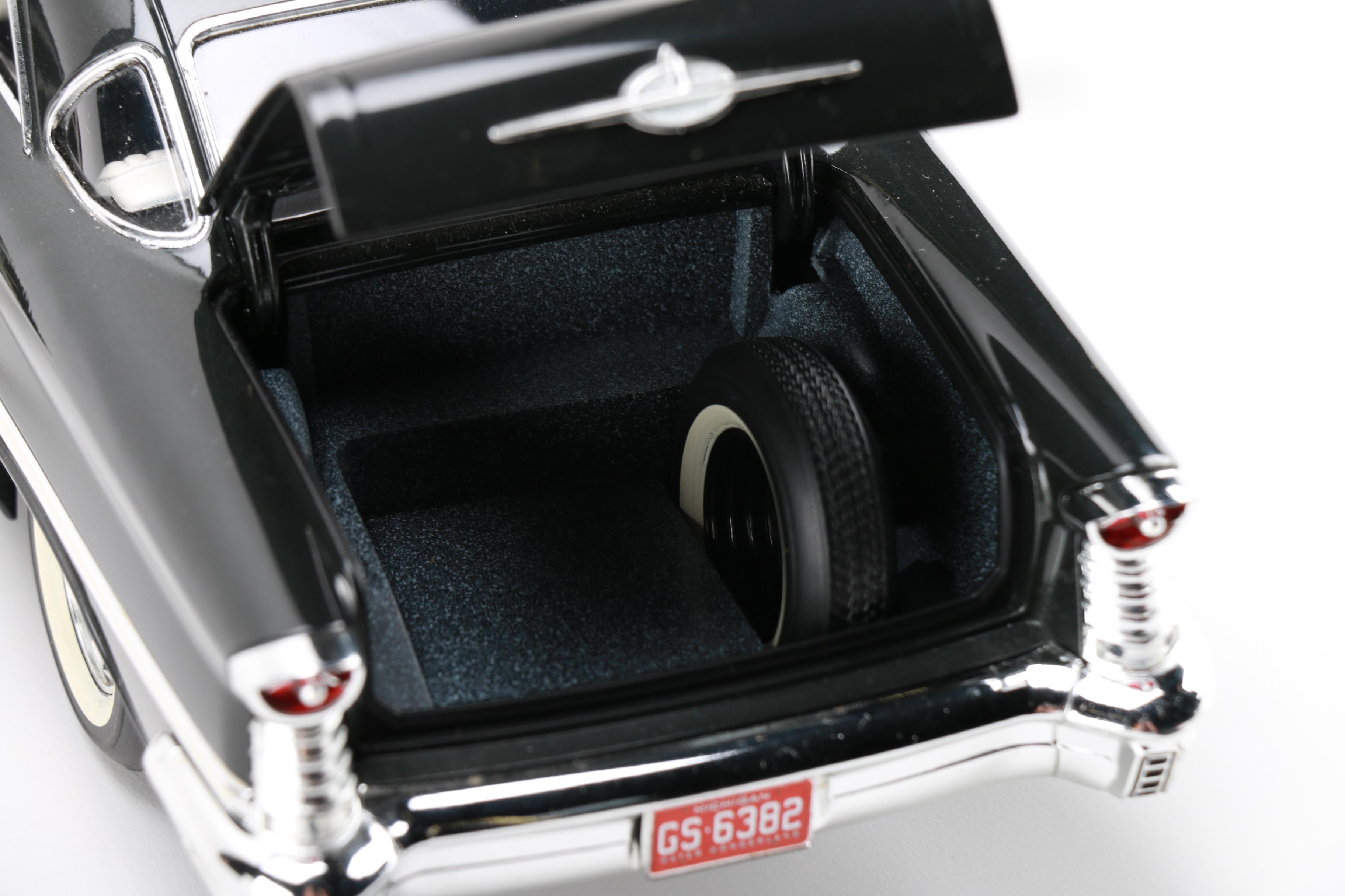 ERTL 1957 Oldsmobile Super 88 Die-Cast Cars