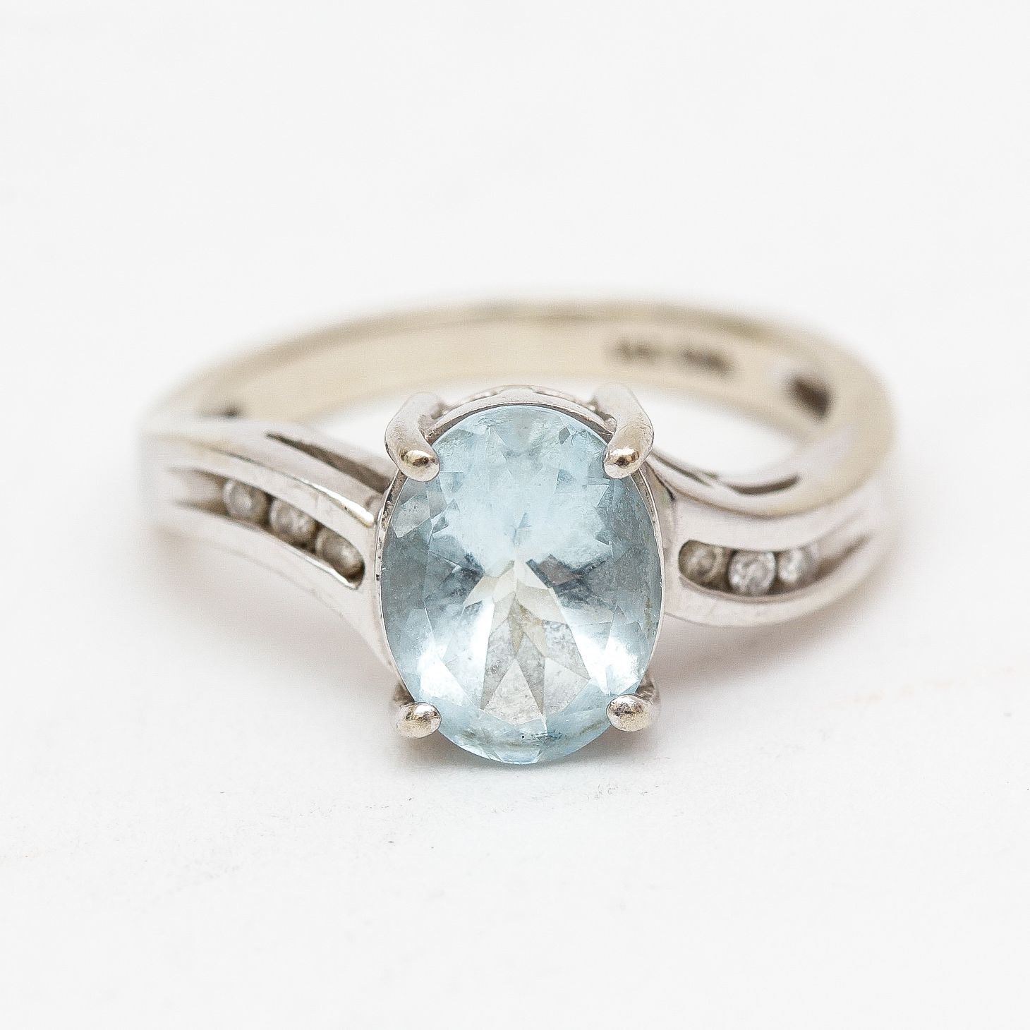 EMA 14K White Gold Aquamarine and Diamond Ring