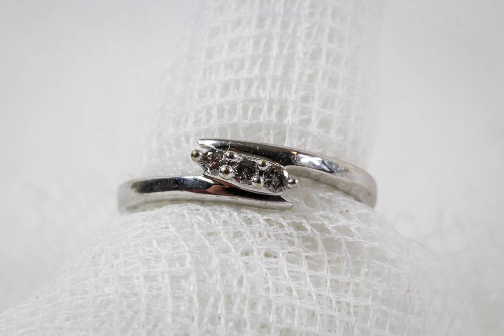 10K White Gold Diamond Ring