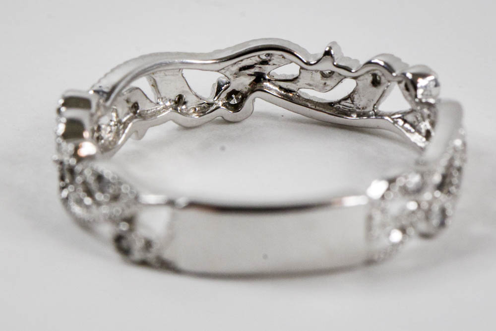 14K White Gold Kubér Diamond Ring