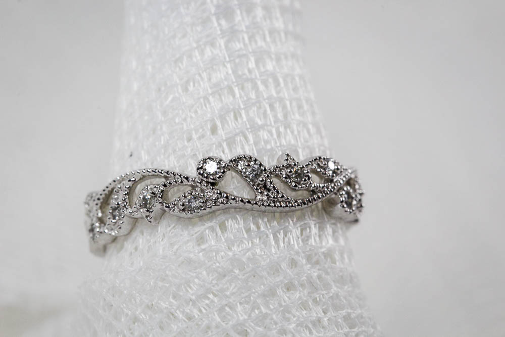 14K White Gold Kubér Diamond Ring