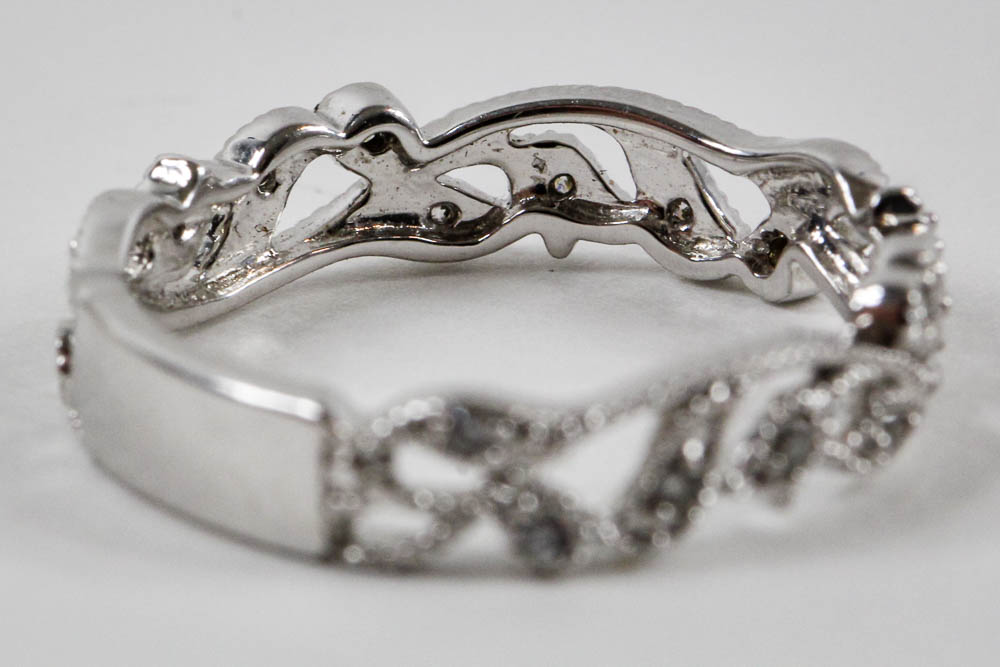 14K White Gold Kubér Diamond Ring