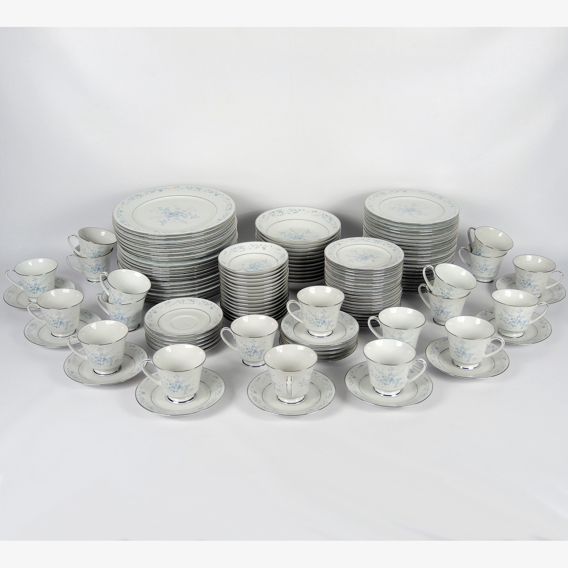 Noritake "Carolyn" Fine China 129 Piece Dinner Service Set