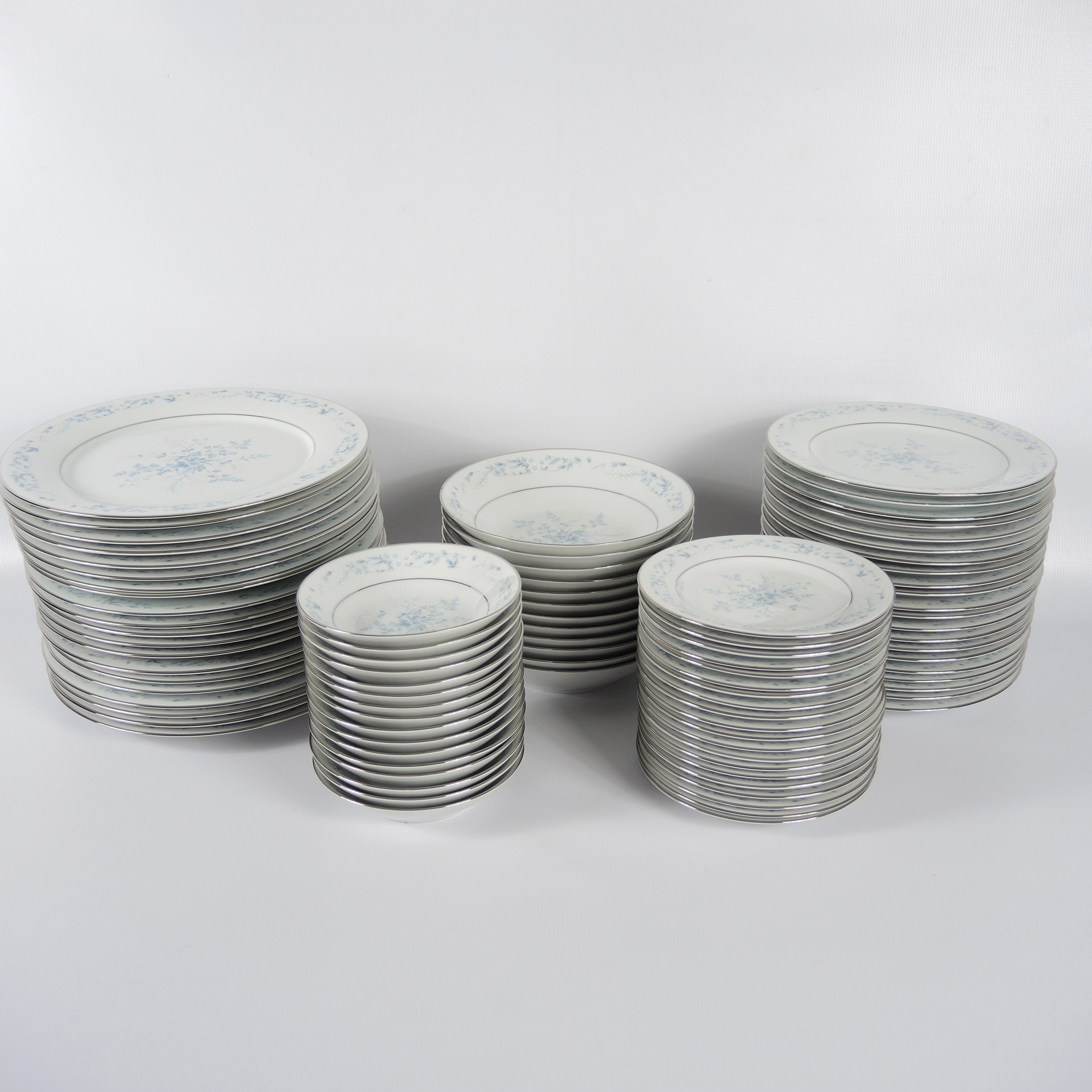 Noritake "Carolyn" Fine China 129 Piece Dinner Service Set