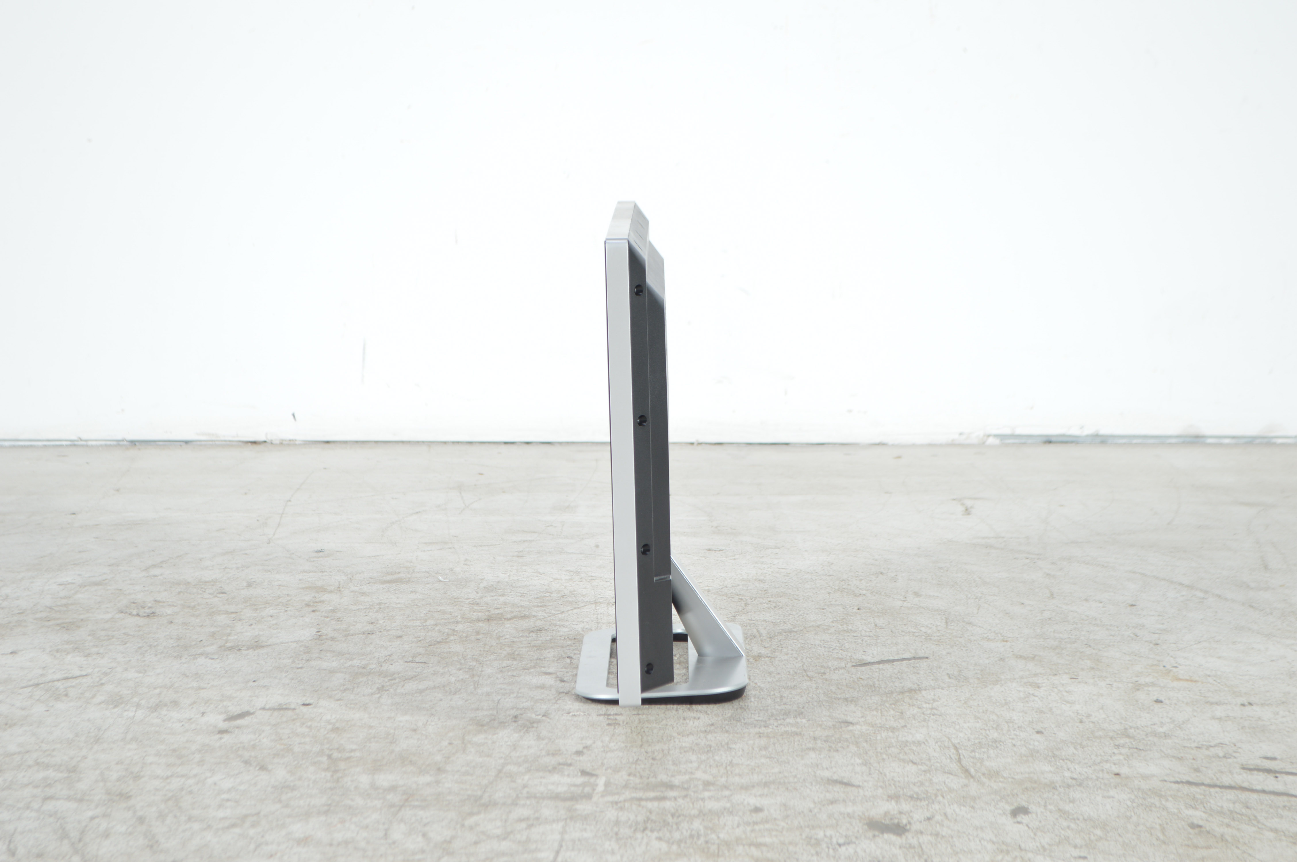 32" Vizio Flat Screen Television With Remote Control