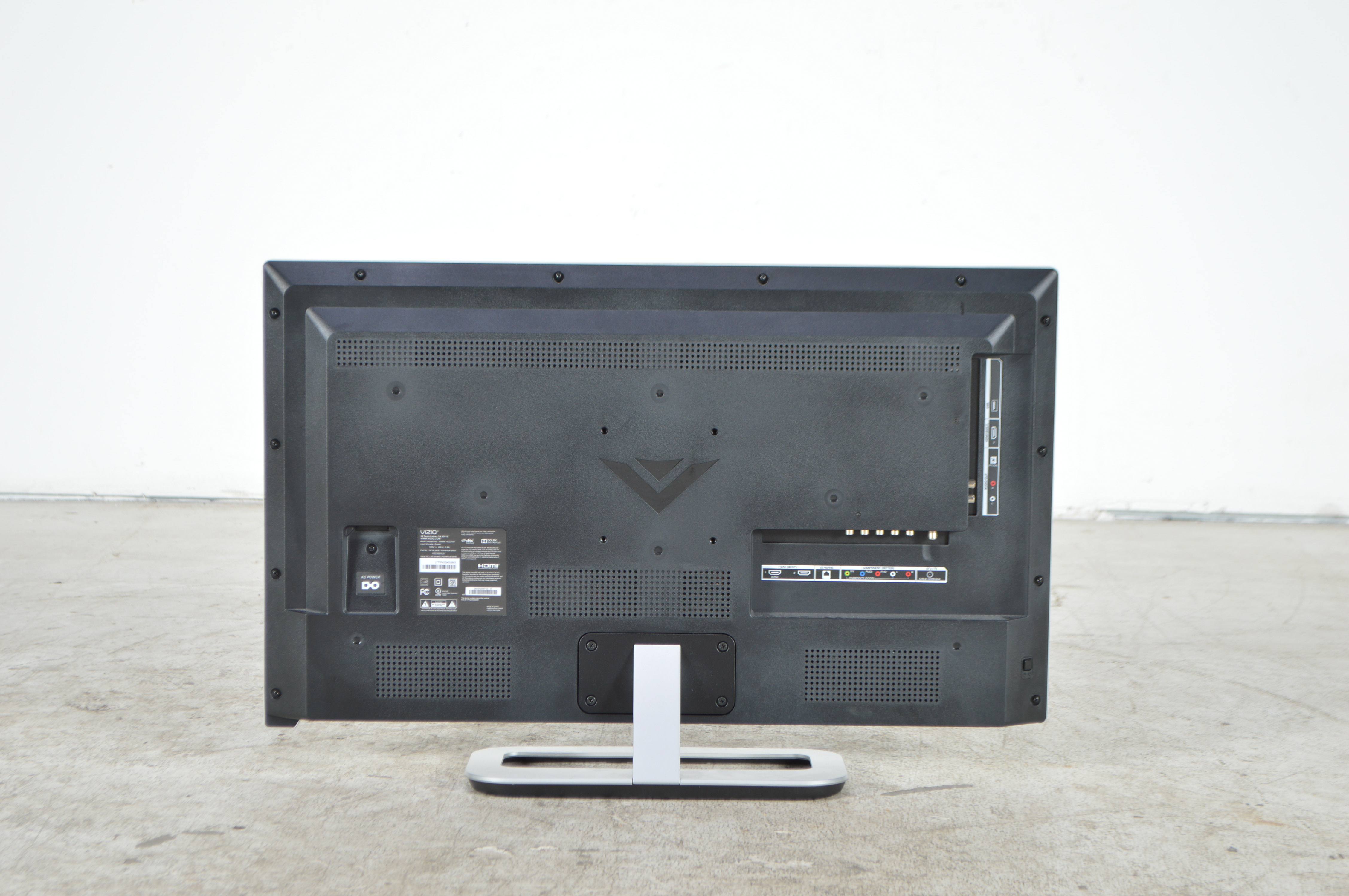 32" Vizio Flat Screen Television With Remote Control