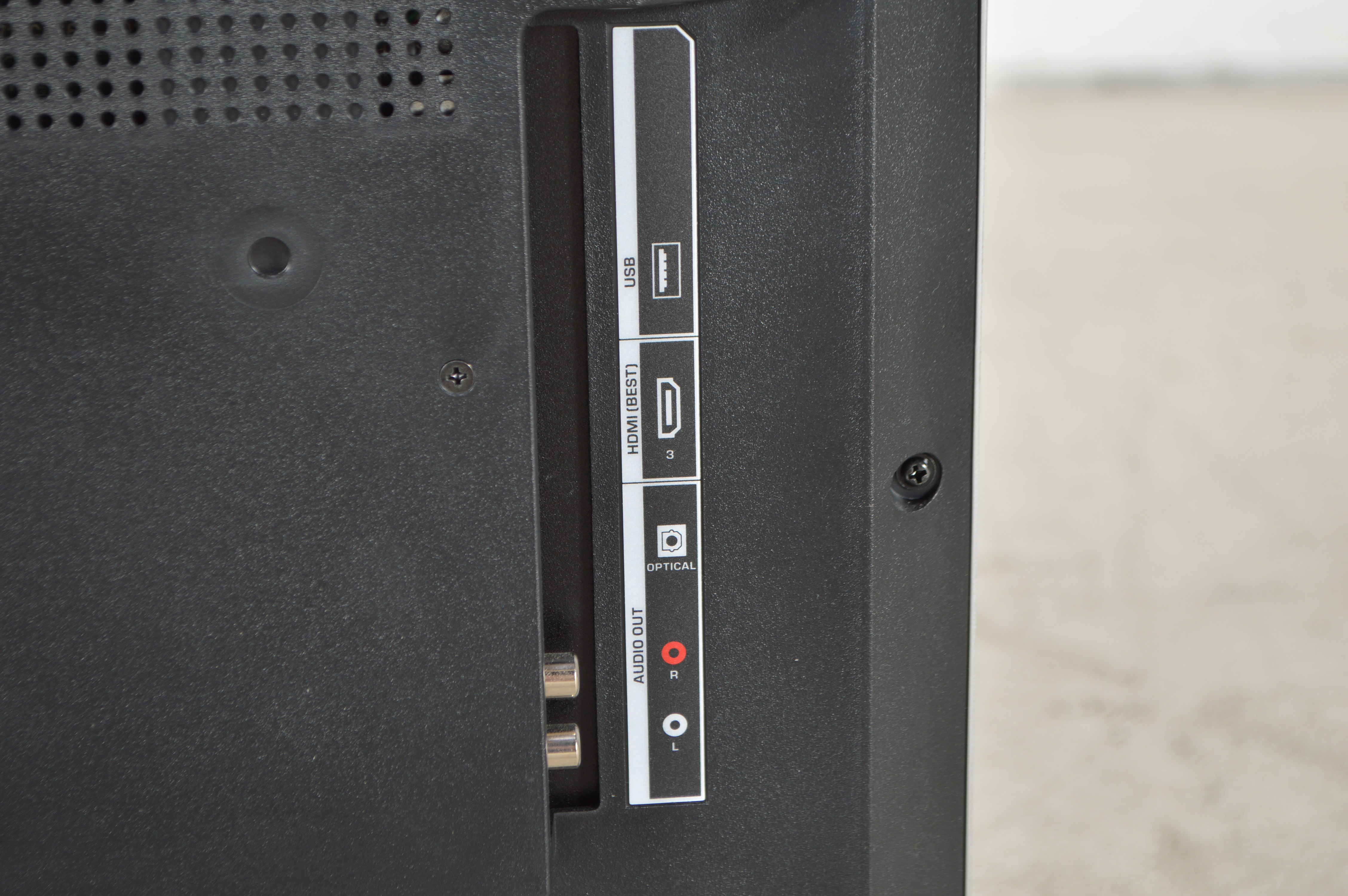 32" Vizio Flat Screen Television With Remote Control