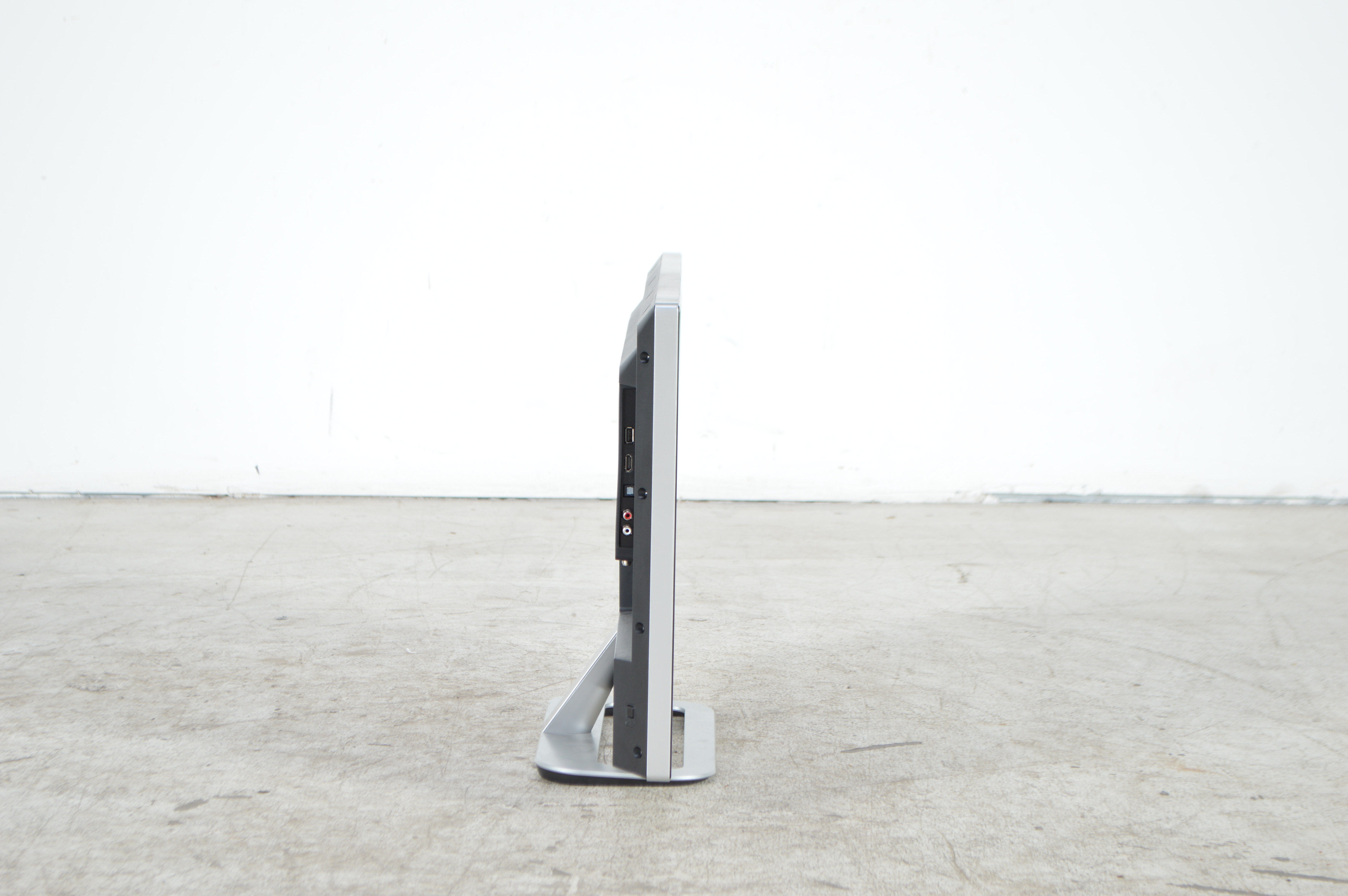 32" Vizio Flat Screen Television With Remote Control