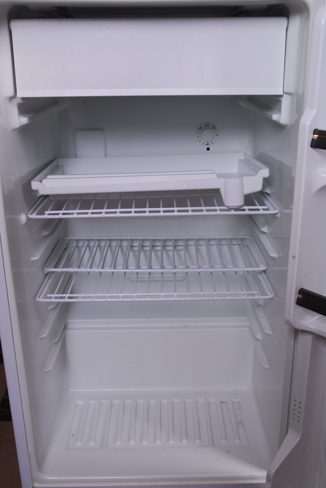 Sanyo Mini Refrigerator