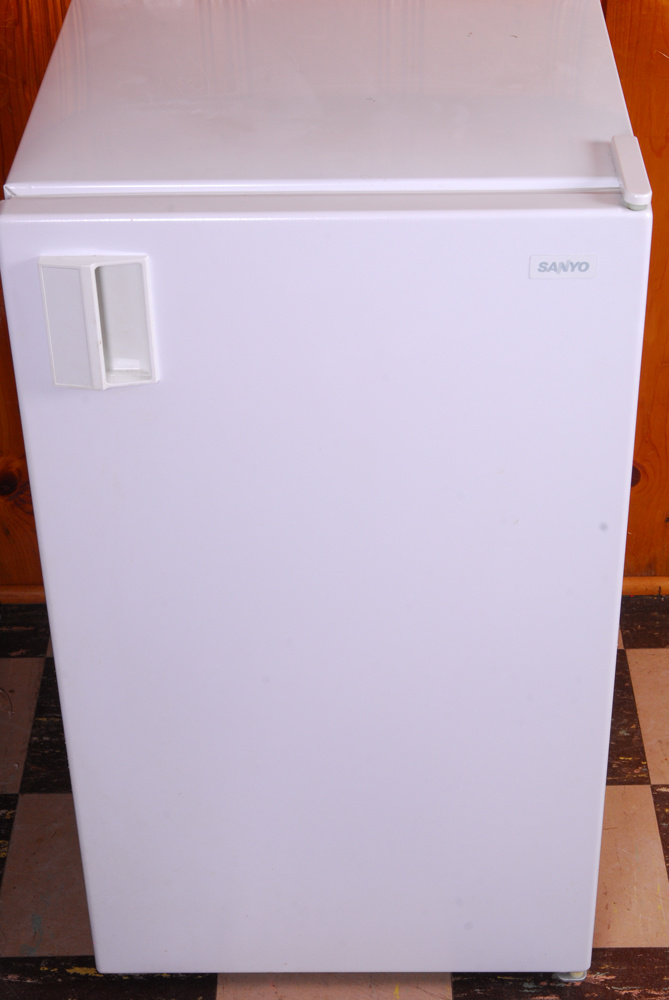Sanyo Mini Refrigerator