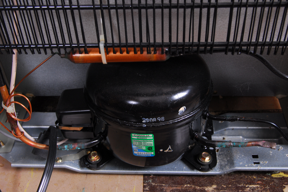 Sanyo Mini Refrigerator