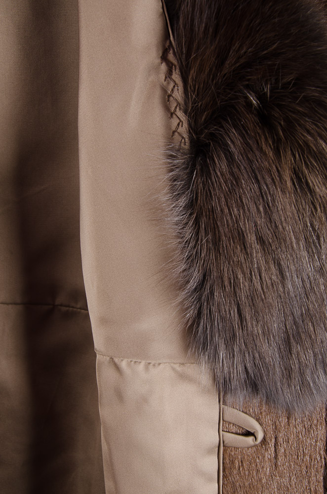 Vintage 1970s Women's German Fox Fur Collared Coat