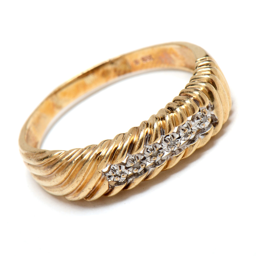 Men's 10K Yellow Gold Diamond Fluted Band