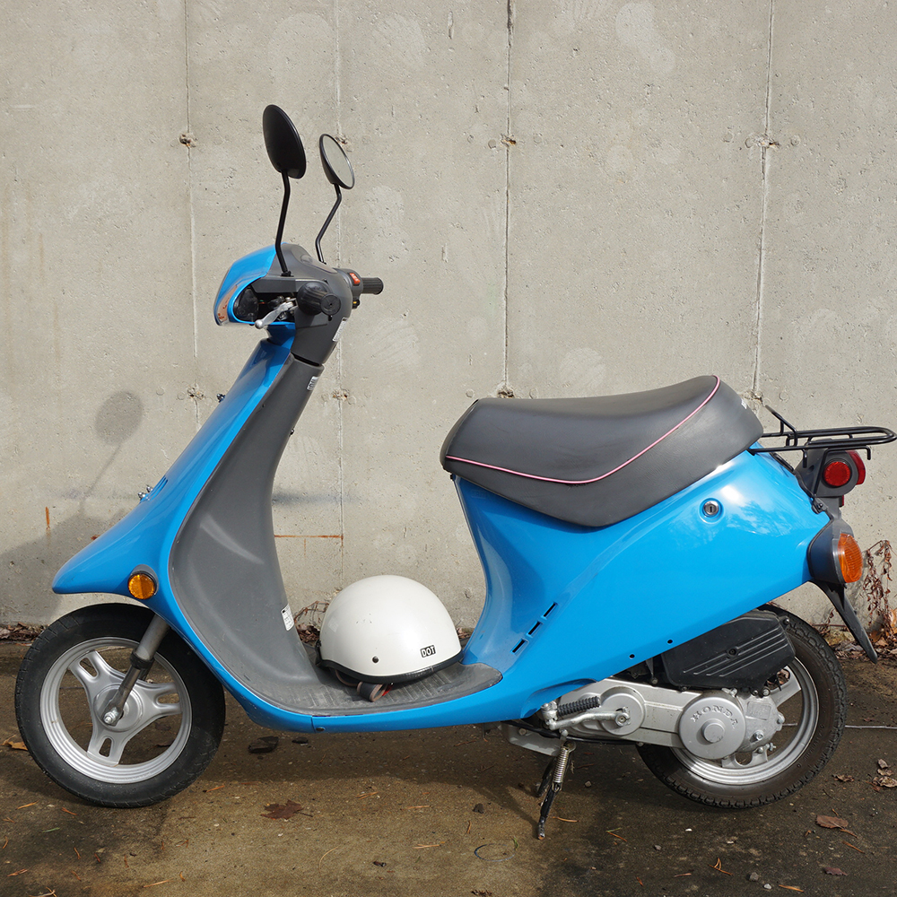 1989 Honda Elite E 50cc Single Speed Motor Scooter with Helmet EBTH