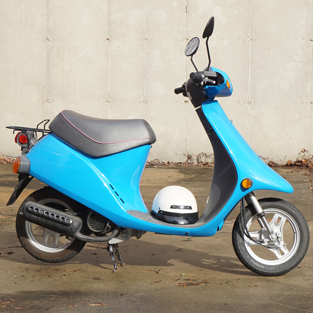 1989 Honda Elite E 50cc Single Speed Motor Scooter with Helmet