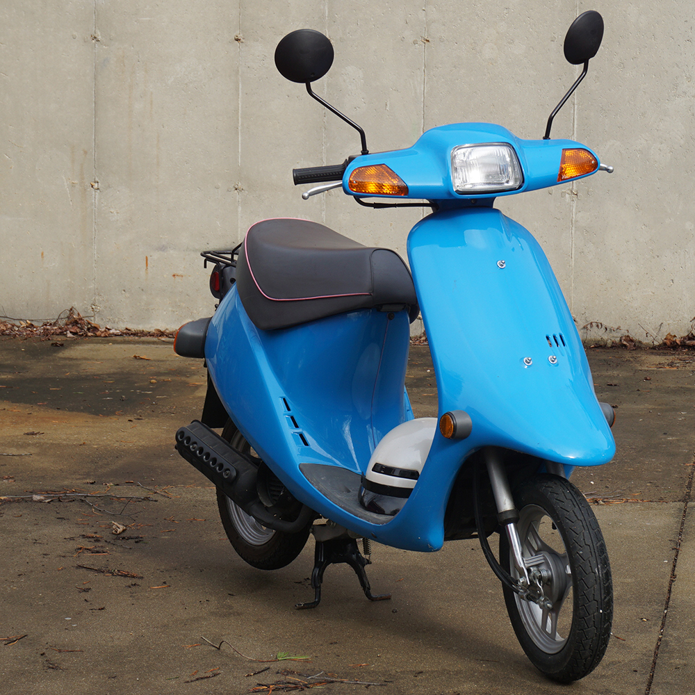 1989 Honda Elite E 50cc Single Speed Motor Scooter with Helmet