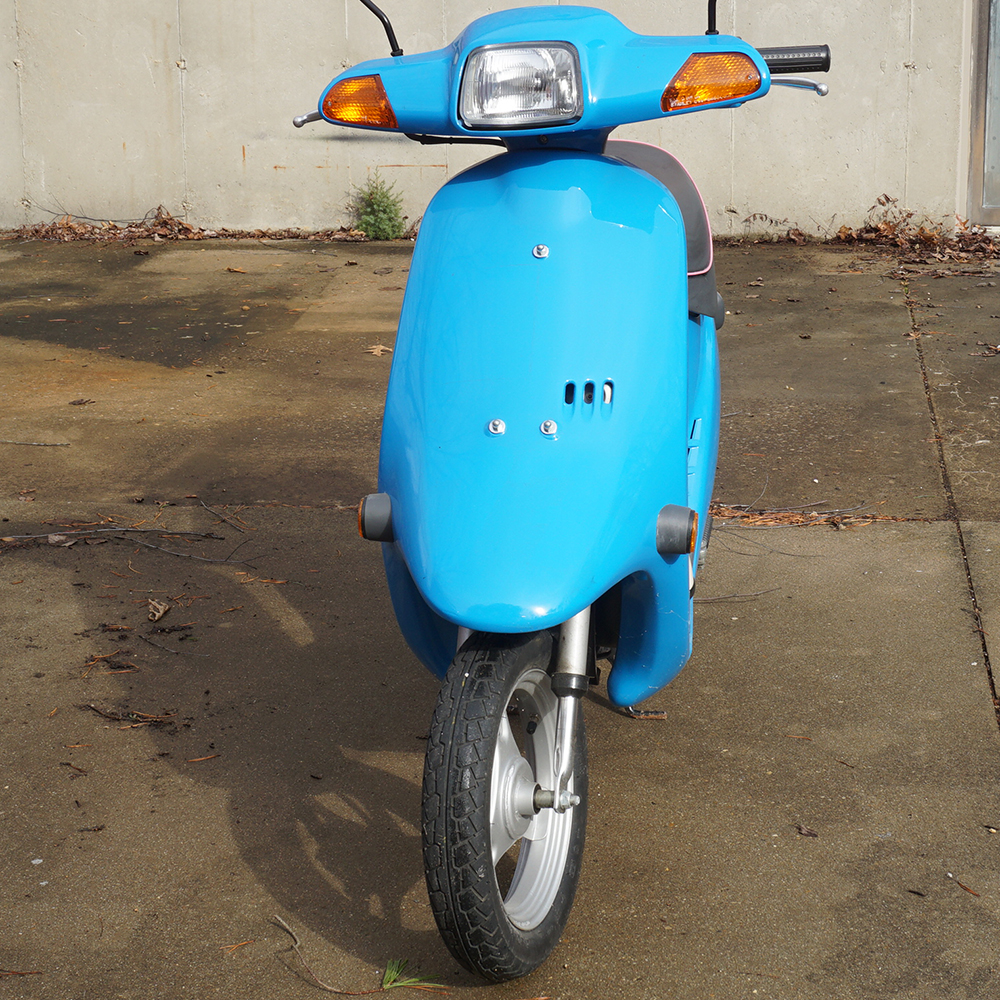 1989 Honda Elite E 50cc Single Speed Motor Scooter with Helmet