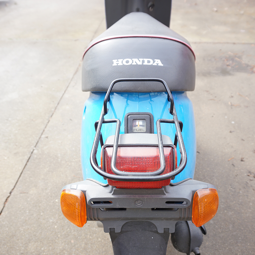 1989 Honda Elite E 50cc Single Speed Motor Scooter with Helmet