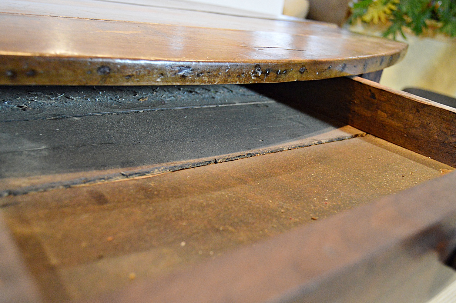 Antique English Oval Dining Table from English Traditions